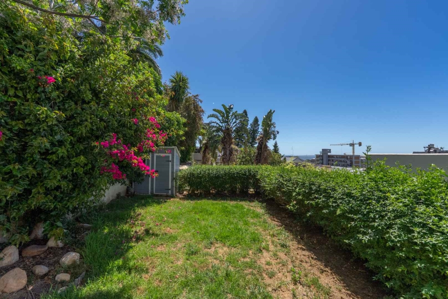 5 Bedroom Property for Sale in Green Point Western Cape